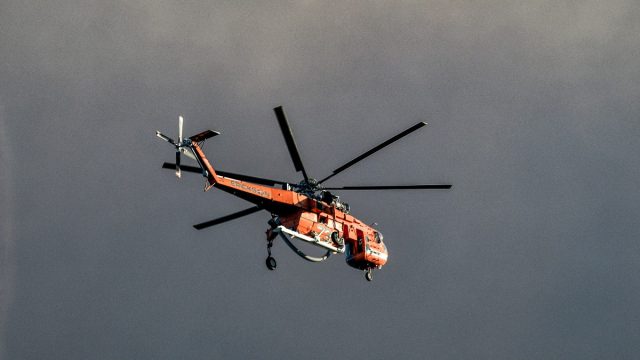 Συναγερμός στα Καλάβρυτα: Φωτιά σε δάσος της περιοχής