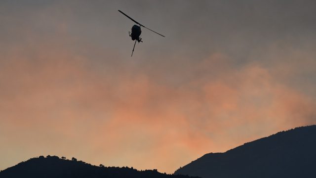 Συναγερμός στην Εύβοια: Φωτιά σε δάσος στην Κάρυστο