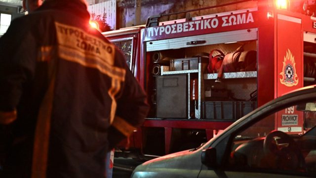 Νέος συναγερμός στο κέντρο της Αθήνας: Φωτιά σε αυτοκίνητα στο Παγκράτι