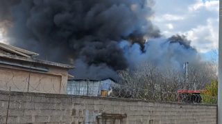 Μεγάλη φωτιά στον Ταύρο: Συναγερμός και μήνυμα από το 112
