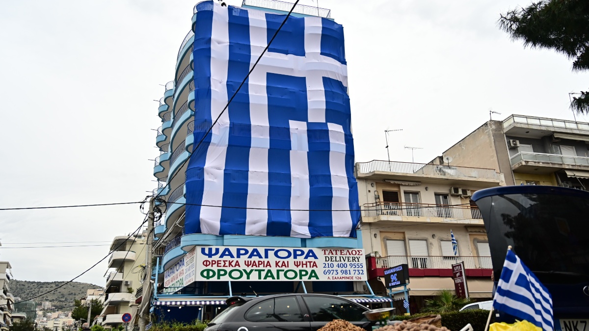 Η φωτογραφία της ημέρας: Γιγαντιαία ελληνική σημαία για την 25η Μαρτίου