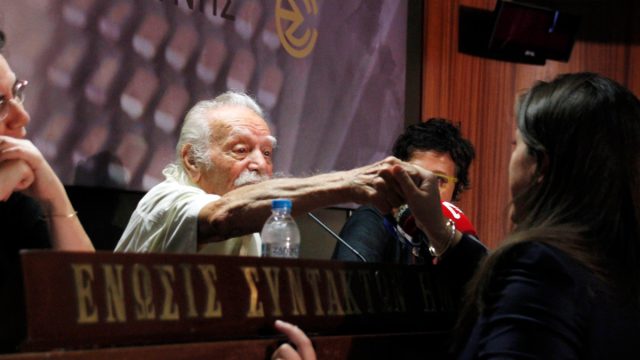 Μόνο στον Γλέζο… σταμάτησε τις μαγκιές η Κωνσταντοπούλου: Όταν σε εκδήλωση στο Δίστομο για το Ολοκαύτωμα ένας σπουδαίος Έλληνας την έβαλε στη θέση της
