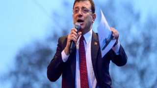 «Η απάντηση που πρέπει θα δοθεί από τον λαό»: Το χειρόγραφο σημείωμα του Ιμάμογλου μετά τη σύλληψή του