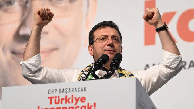 Εκρέμ Ιμάμογλου: Το πήγε ένα «βήμα» πιο μακριά ο Ερντογάν – Συνελήφθη και ο δικηγόρος του φυλακισμένου δημάρχου
