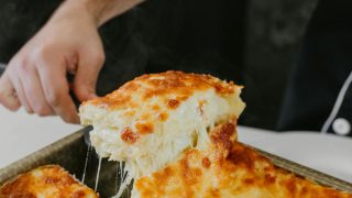 Υπέροχη συνταγή για απίθανη τυρόπιτα σουφλέ