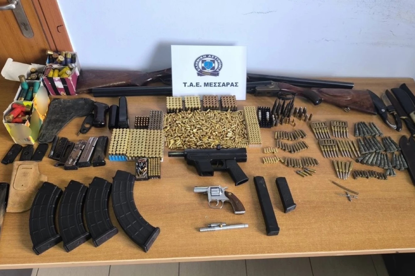 Κρήτη: Είχε… κανονικό οπλοστάσιο ο 61χρονος στο Ηράκλειο – Τα πυρομαχικά και τα 13 μαχαίρια