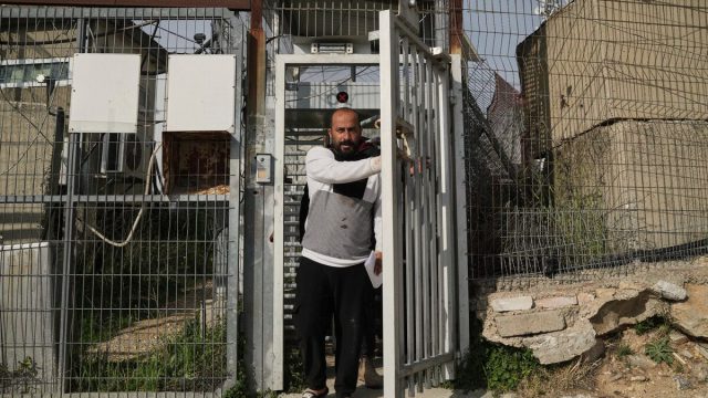 Γνωστός σκηνοθέτης απήχθη και ξυλοκοπήθηκε από Ισραηλινούς – Η συγκλονιστική στιγμή της απελευθέρωσης