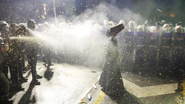 Σε πολιτική δίνη η Τουρκία: Επεισόδια στους δρόμους για Ιμάμογλου – 20 εκατομμύρια τον ψήφισαν