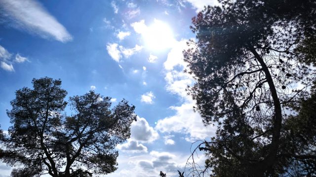Καιρός σήμερα 7/3: «Γλύκα» πριν από το Σαββατοκύριακο – Πόσο ανεβαίνει η θερμοκρασία και πότε θα ψυχράνει ξανά ο καιρός σύμφωνα με Αρναούτογλου-Μαρουσάκη