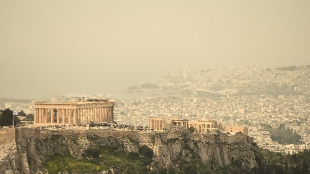Καιρός σήμερα 13/3: «Κοκτέιλ» σκόνης, ζέστης και λασποβροχής – Η ενημέρωση από Καλλιάνο και Αρναούτογλου