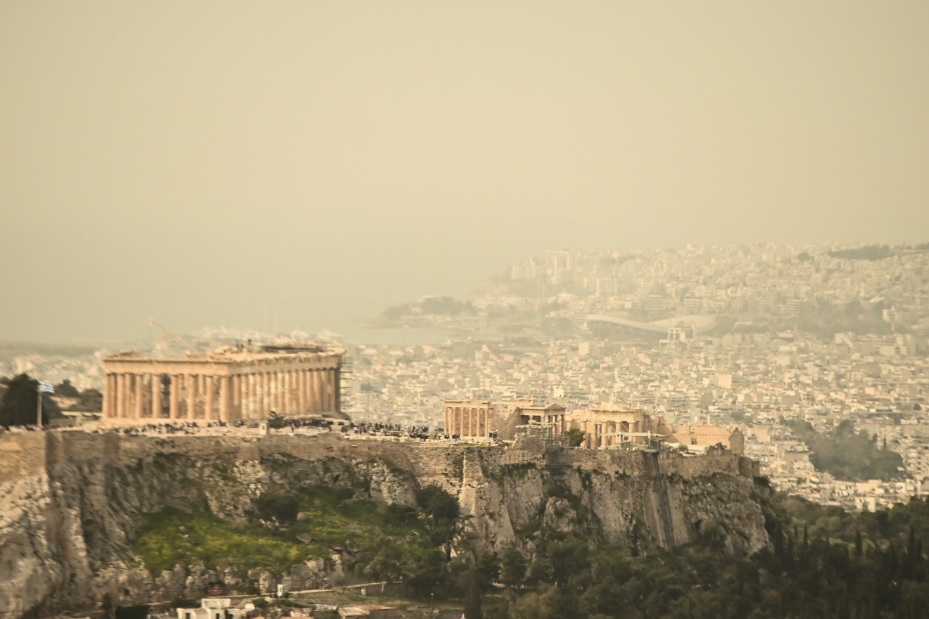 Καιρός σήμερα 13/3: «Κοκτέιλ» σκόνης, ζέστης και λασποβροχής – Η ενημέρωση από Καλλιάνο και Αρναούτογλου