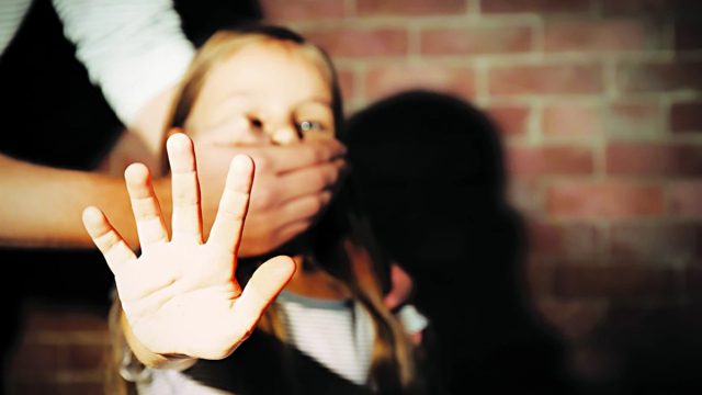 Φρίκη: Ανήλικη κατήγγειλε ότι τη βίασε 47χρονος θείος φίλης της – Την κρατούσε με τη βία στο σπίτι