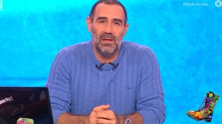 Ο Αντώνης Κανάκης «τσάκισε» με τα λόγια του τον Κυριάκο Μητσοτάκη: «Ίσως να θέλει να σου πει κάτι το σύμπαν που γίνεσαι 57…»