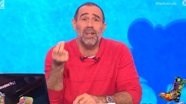 «Ξεσπάθωσε» κατά Λοβέρδου ο Αντώνης Κανάκης: «Ο αυλικός μιλάει λες και φοβάται για τη ζωή του»