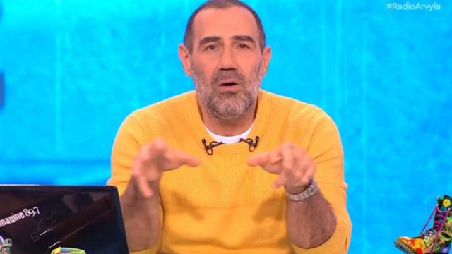 Αντώνης Κανάκης: Ανακοίνωσε το τέλος του Ράδιο Αρβύλα – «Προσπαθώ να συνειδητοποιήσω τι λέμε»