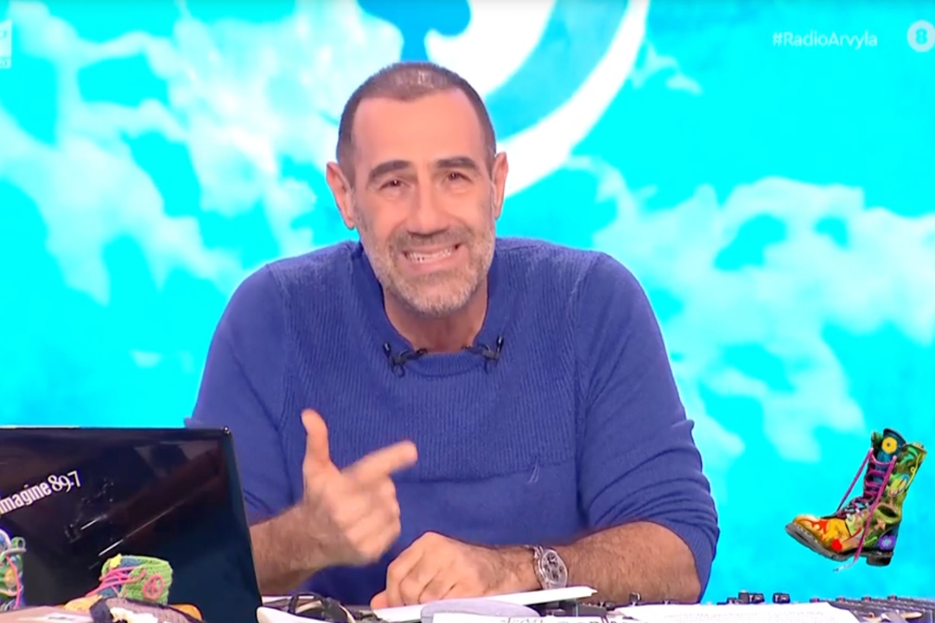Έξαλλος ο Κανάκης: «Πρέπει να σταματήσετε να νομίζετε ότι είστε πάνω από τον νόμο, γ@&# το θράσος σας!»