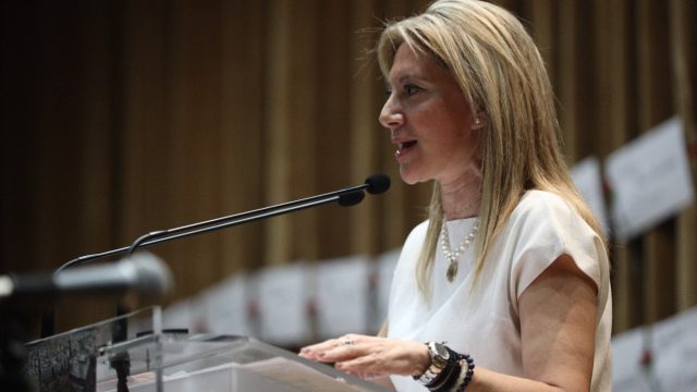 Καρυστιανού: Οξεία κριτική προς την κυβέρνηση – «Οι πολιτικοί είναι o,τι χειρότερο μας έχει συμβεί»