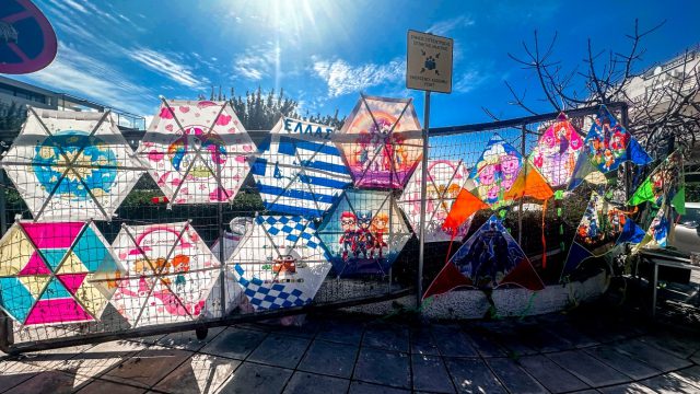 Καθαρά Δευτέρα: Ο λόγος που έχει πάρει αυτή την ονομασία – Γιατί πετάμε χαρταετό και τρώμε λαγάνα