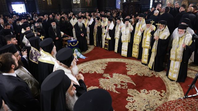 Σε κλίμα συγκίνησης η εξόδιος ακολουθία του Μητροπολίτη Πρώην Θεσσαλονίκης, Άνθιμου