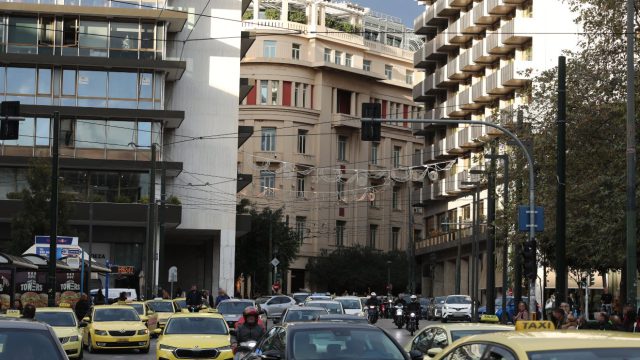 Live κίνηση 13/3: Κολλημένα τα οχήματα στον Κηφισό – Σημειωτόν στο κέντρο της Αθήνας