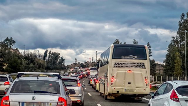 Στο «κόκκινο» ο Κηφισός: Σοβαρές καθυστερήσεις λόγω καραμπόλας