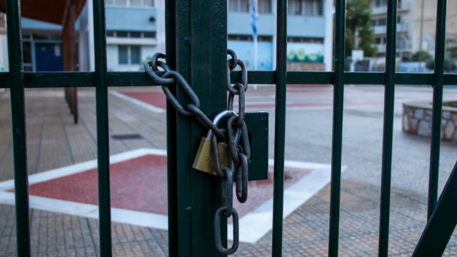 Κλείνουν σχολεία λόγω των άθλιων συνθηκών – Εντοπίστηκε μέχρι και ο καρκινογενής αμίαντος