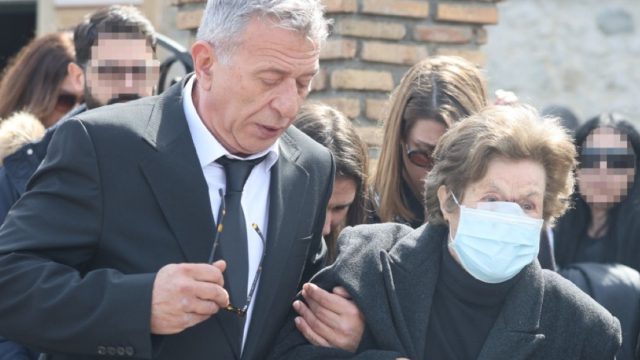 «Λύγισε» ο Κώστας Κόκλας για την Καίτη Κωνσταντίνου: «Ημασταν δύο φορές συγγενείς…»