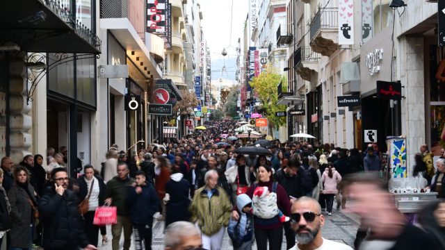 Εορταστικό ωράριο καταστημάτων: Ανοιχτά σήμερα Κυριακή (21/12) – Τι ισχύει για τα σούπερ μάρκετ