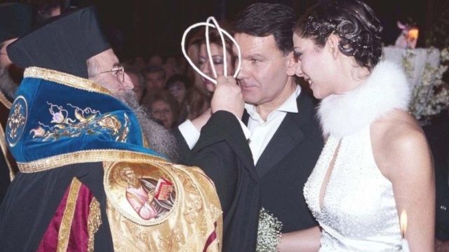 Αλέξης Κούγιας – Εύη Βατίδου: Ο γάμος που άφησε εποχή και ο «τσακωμός» τους στην εκκλησία