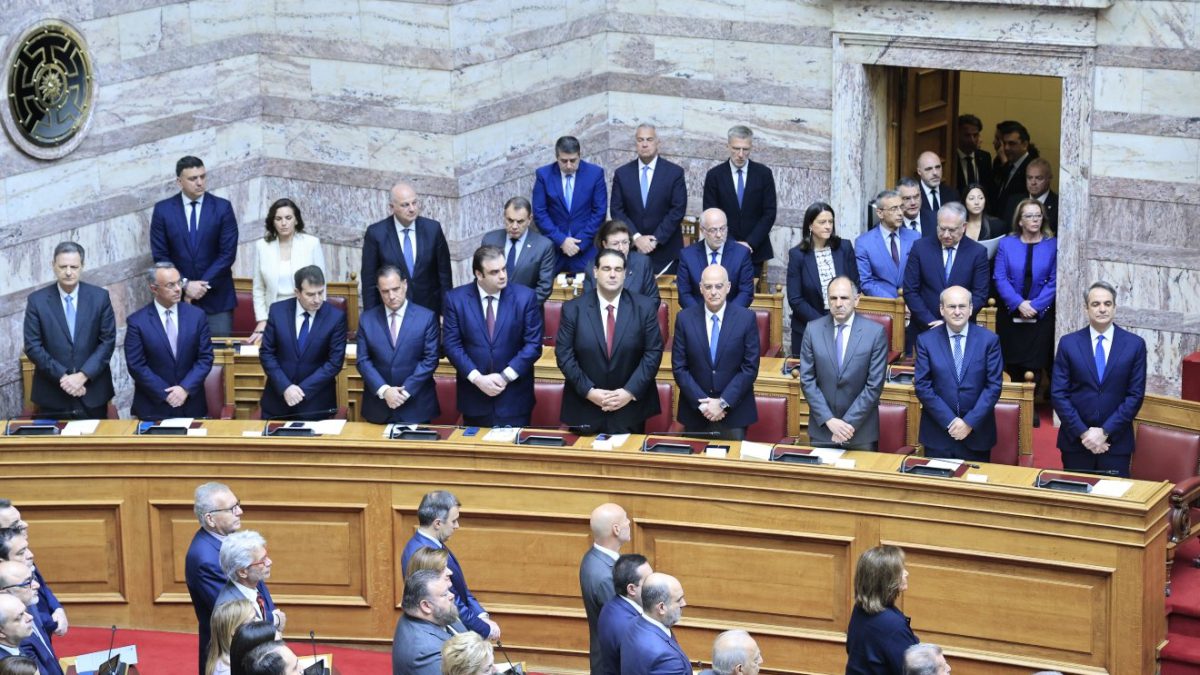 Ανασχηματισμός: Τα Τέμπη έκαναν άνω κάτω το υπουργείο Μεταφορών – Ποιοι καρατομήθηκαν