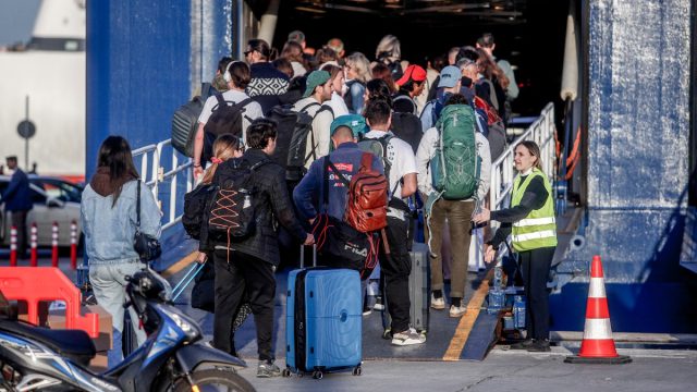 Τετραήμερο 25ης Μαρτίου: Κορυφώνεται η έξοδος των εκδρομέων – Αδιαχώρητο σε ΚΤΕΛ, διόδια και λιμάνια