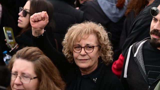 «Χείμαρρος» η Μάγδα Φύσσα: «Όσοι βάζουν ‘πενθόμετρο’, καλά θα κάνουν να το ‘βουλώσουν’»