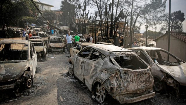 Συγκλονίζει μαρτυρία για το Μάτι: Έχασε τον γιο της στη φωτιά και πάλευε για ώρες για να σώσει την κόρη της
