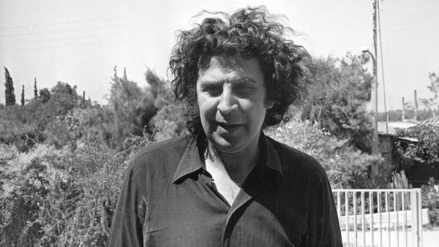 Μίκης Θεοδωράκης: Τα φρικτά βασανιστήρια στη Μακρόνησο και η μόνιμη βλάβη από σοβαρές κρανιοεγκεφαλικές κακώσεις