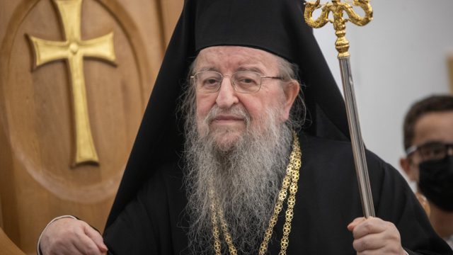 Πέθανε ο Μητροπολίτης Άνθιμος, δηλαδή κάποιος ομοφοβικός, που θεωρούσε ασήμαντο τον βιασμό παιδιού
