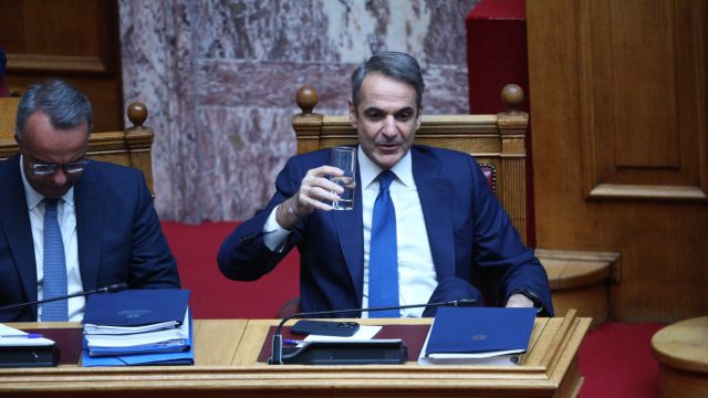 Κυριάκος Μητσοτάκης: Τα μέτρα που ανακοίνωσε για το σιδηρόδρομο και το Δημόσιο στη συζήτηση για τα Τέμπη