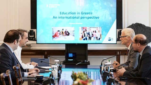 Συνάντηση Μητσοτάκη με τον διευθυντή εκπαίδευσης του ΟΟΣΑ – Εύσημα για τις εκπαιδευτικές μεταρρυθμίσεις