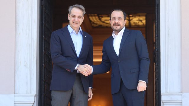 Συνάντηση Μητσοτάκη-Χριστοδουλίδη: Κυπριακό και ευρωπαϊκή άμυνα στο τραπέζι των συζητήσεων
