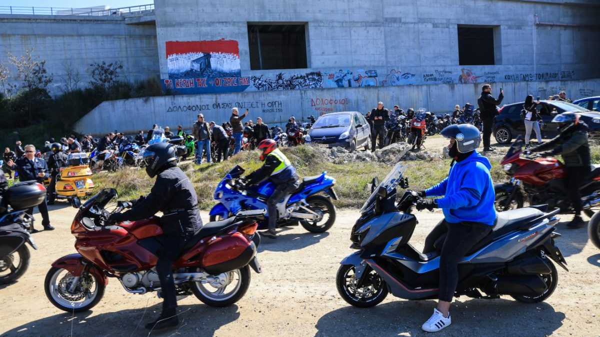 Τέμπη: Μεγάλη μοτοπορεία στη μνήμη των 57 θυμάτων – «Ο κόσμος δεν ξεχνά»