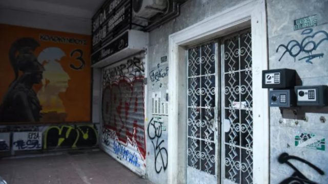 Ανατροπή με τον θάνατο στην Ομόνοια: «Βλέπουν» αυτοκτονία και όχι αυτοϊκανοποίηση με τη σακούλα στο κεφάλι