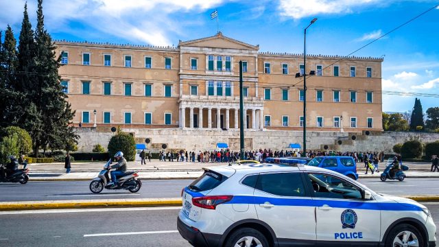Τραγωδία στην Ομόνοια: Εντοπίστηκε νεκρός άνδρας – Δεμένος χειροπόδαρα και με σακούλα στο κεφάλι