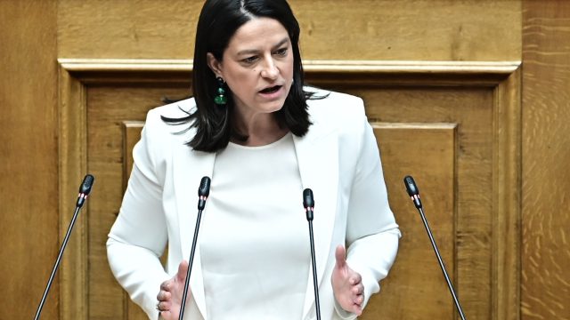 Σήκωσε τα μανίκια η Κεραμέως: Ανακοίνωσε πρόγραμμα για τη δημιουργία 1.000 θέσεων εργασίας