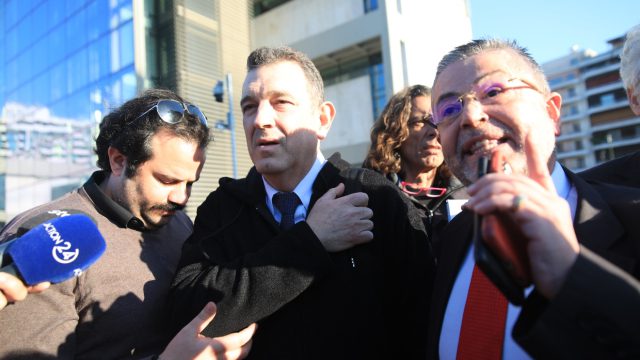 «Δε διαγράφουμε τον βουλευτή μας για κυνήγι μαγισσών» – Η απάντηση της «Νίκης» για το επεισόδιο στην Πινακοθήκη