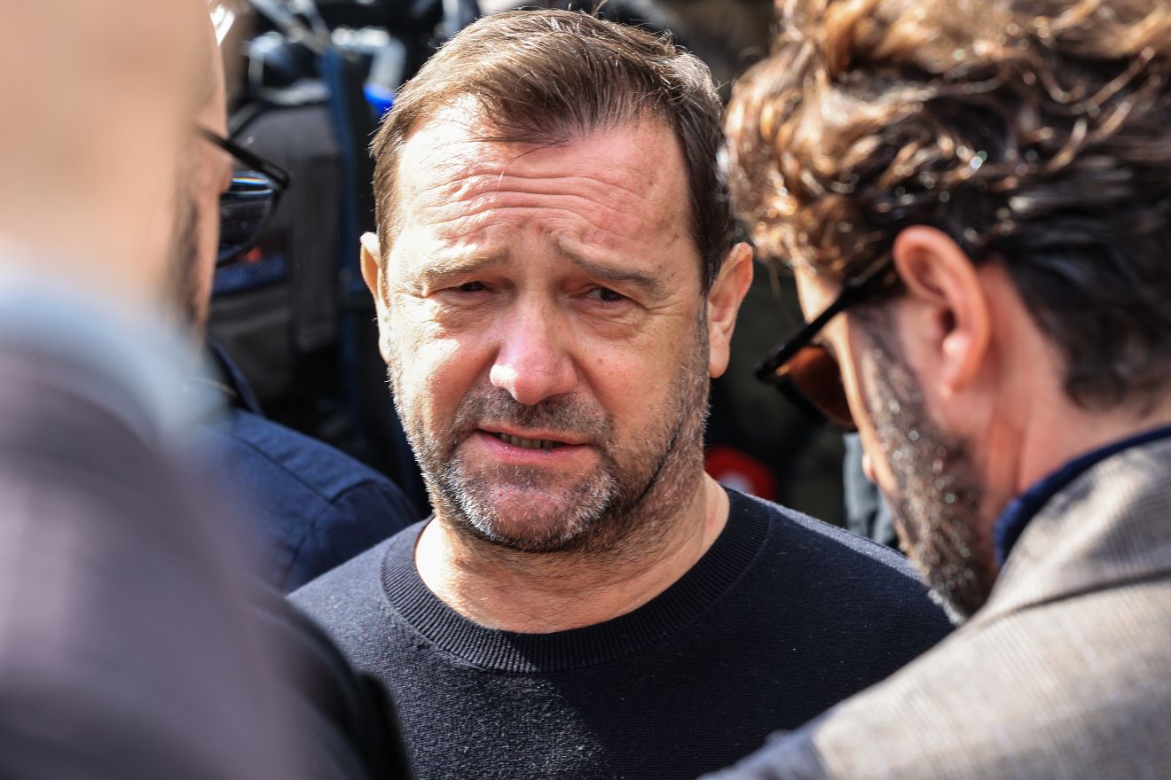 Νίκος Πλακιάς: Τρολάρει τη σύνθεση της Προανακριτικής – «Πρόβλημα προέκυψε πριν λίγο με…»