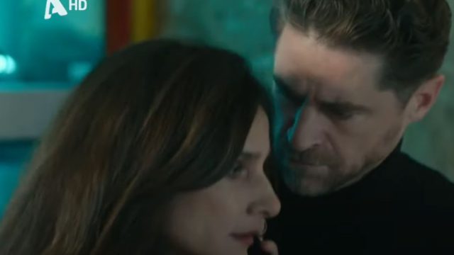 Ο Τιμωρός 5/3: «Ένα ασθενοφόρο! Φίλιππε;» – Κείτεται αιμόφυρτος στο πάτωμα