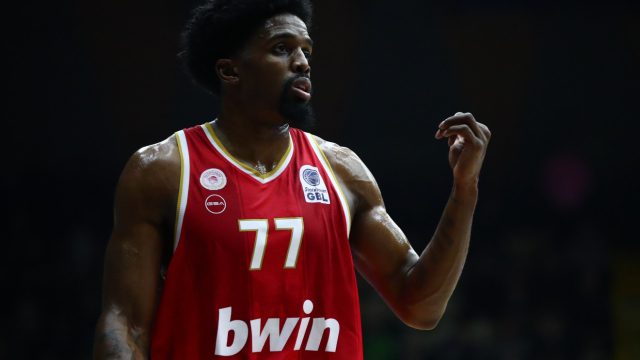 Basket League: Περιστέρι – Ολυμπιακός 69-82 – Ο Βεζένκοβ κυριάρχησε