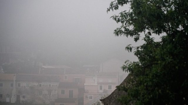 Αινιγματικό πέπλο ομίχλης από τα Κύθηρα ως τον Σαρωνικό – Τι είναι το φαινόμενο που εντυπωσίασε την Αθήνα