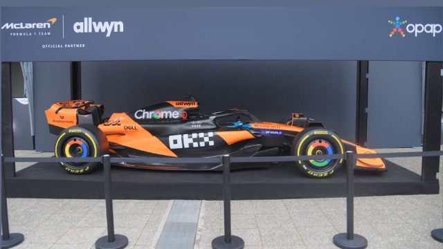 Αυτή η εμπειρία δεν χάνεται – Η Formula 1 και το αγωνιστικό μονοθέσιο της McLaren κάνουν στάση για πρώτη φορά στην OPAP Arena και την πλατεία Συντάγματος