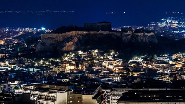 Η φωτογραφία της ημέρας: «Ώρα της Γης» στην καρδιά της Αθήνας