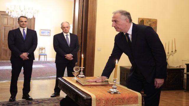 Ανέλαβε καθήκοντα ο Σταύρος Καλαφάτης: Ορκίστηκε νέος υφυπουργός Ανάπτυξης